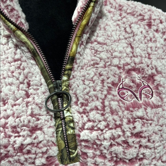 Realtree Sherpa quarter zip pull over,lined,hip pockets,camo trim, warm & cozy - Picture 3 of 11